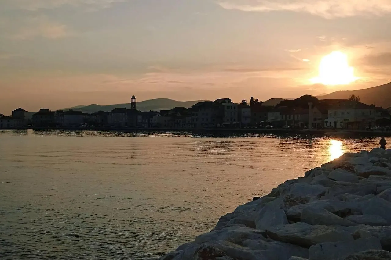 Kuca Za Odmor U Kastelima S Pogledom Na More Kaštela Croacia
